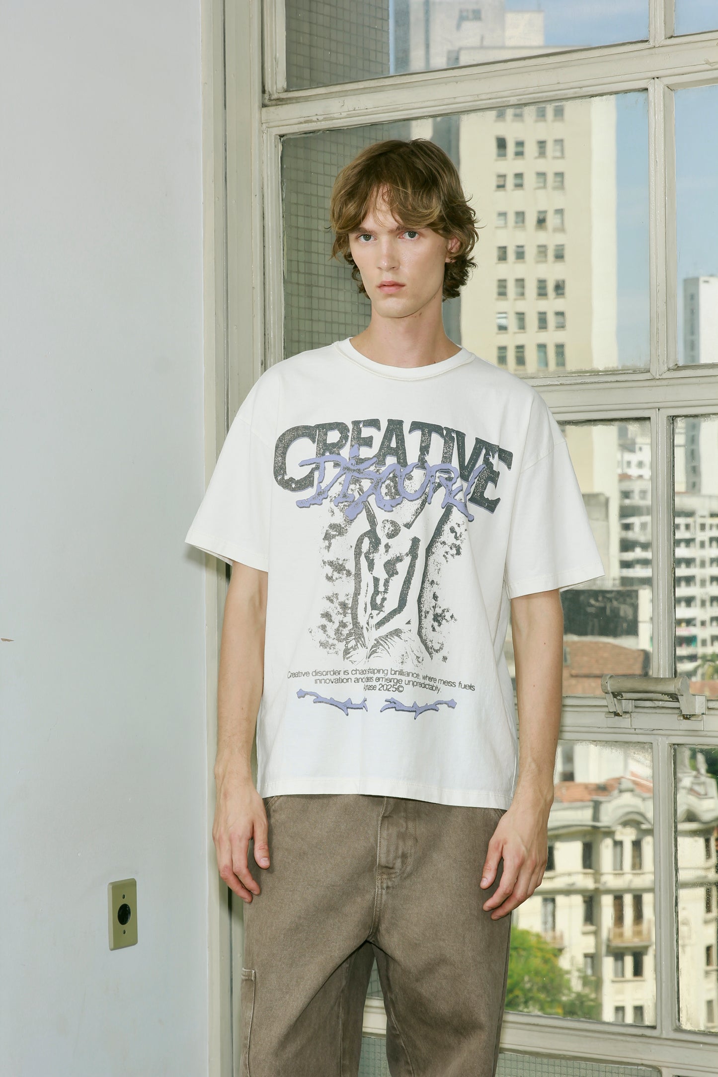 CAMISETA APHASE " CREATIVE DISCORD T-SHIRT - OFF WHITE "